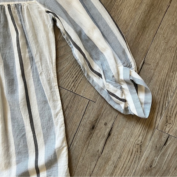 Ladies Button Up Top​ - Picture 4 of 5